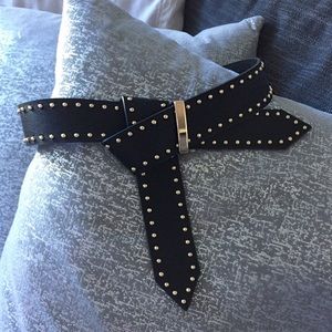 ✨Black / Gold Bebe Waist Belt!✨